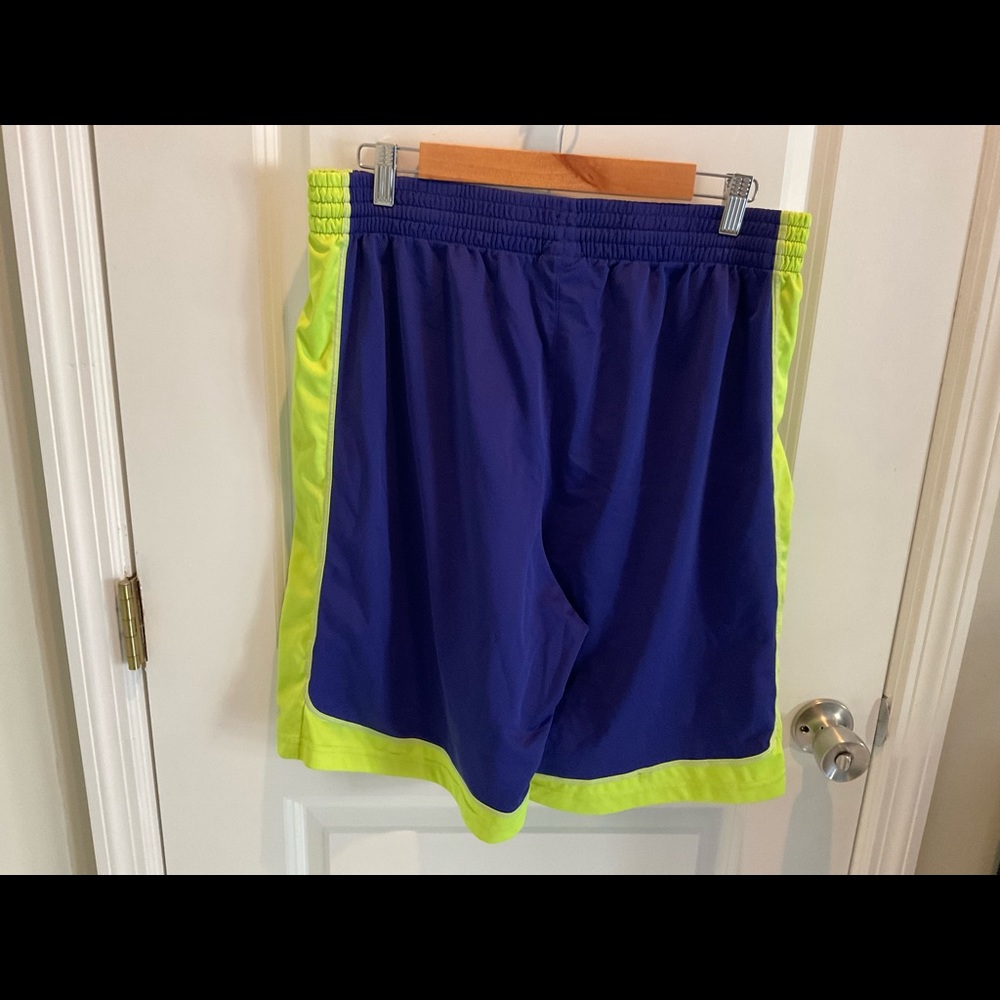 Men’s adidas workout shorts - Picture 2 of 3